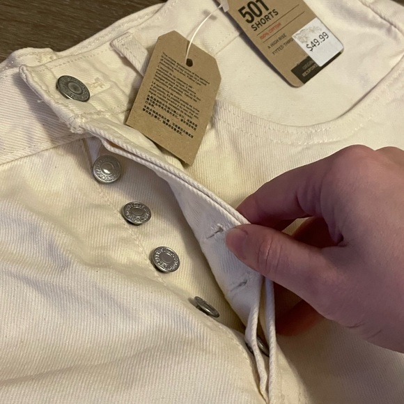 NWT 🦋 LEVI'S WOMEN'S 501 GIVE ME
BUTTERFLIES HIGH RISE DENIM SHORTS - Picture 8 of 12